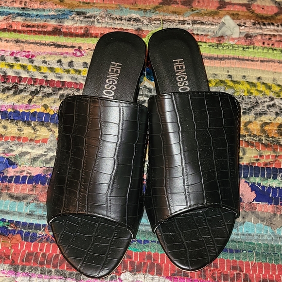 Sandals - Picture 3 of 4